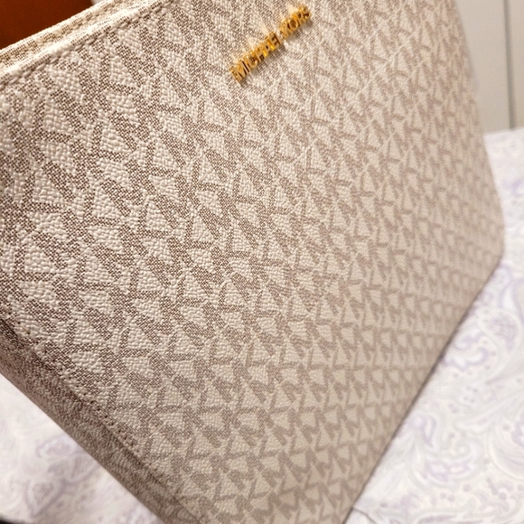 Bag - Picture 1 of 8